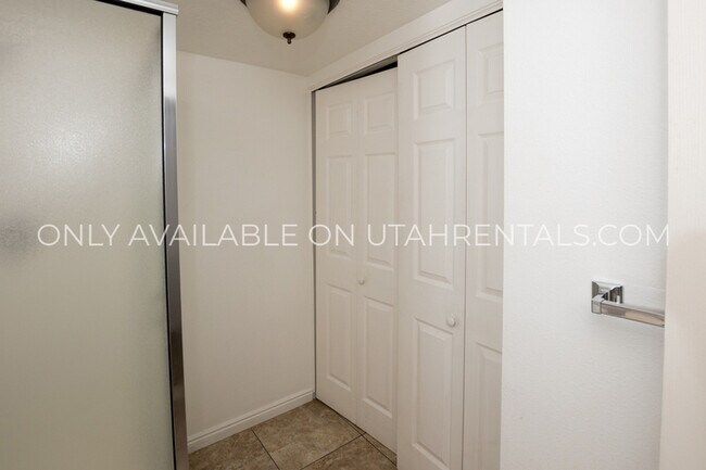 Building Photo - 1388 N 1300 W