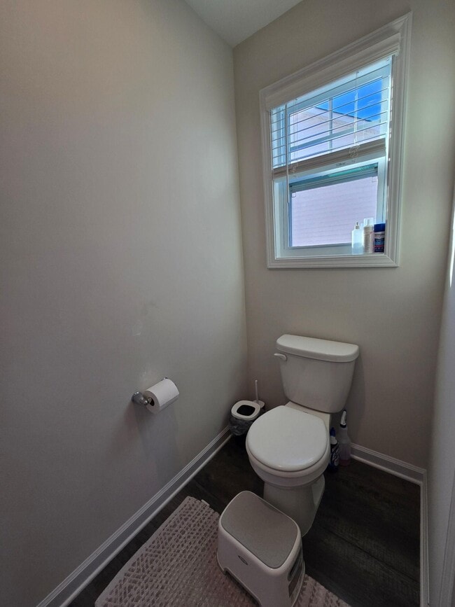 Building Photo - 335 Niblick Dr