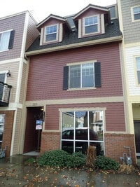 Building Photo - The Oaks Live/Work Townhomes