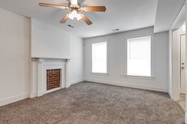 Building Photo - 1802 Parkwood Ave