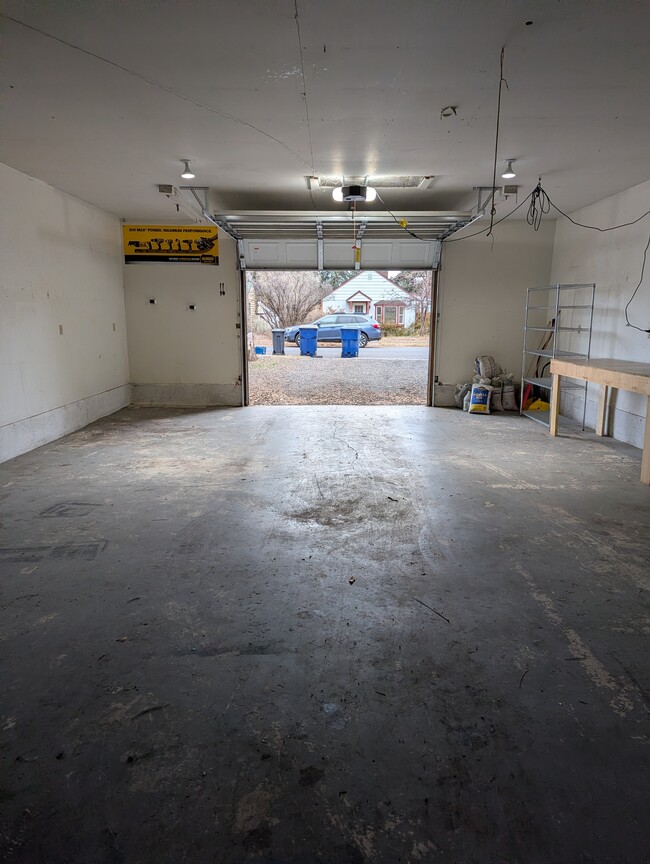 Building Photo - 455 NE Clay Ave