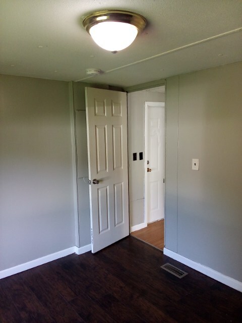 Building Photo - 505 Golden Acres Dr
