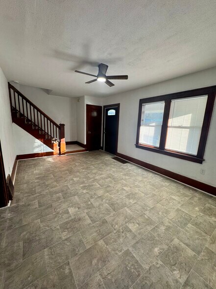 Building Photo - 1338 W 13th St