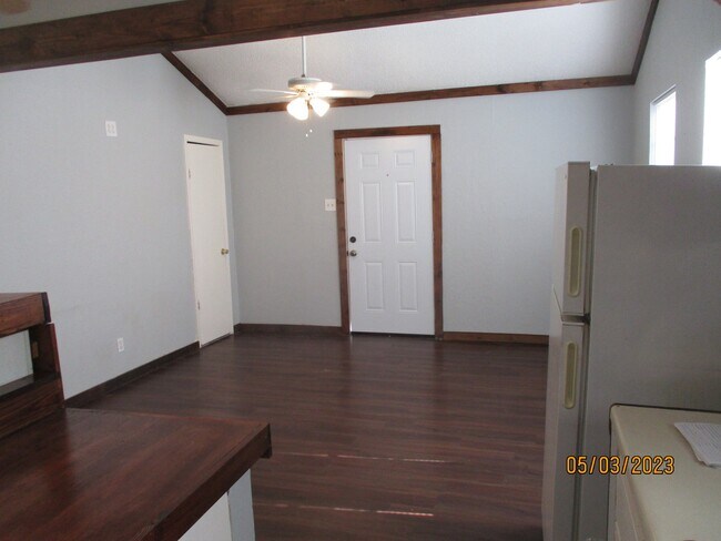 Building Photo - 1210 N Oak St