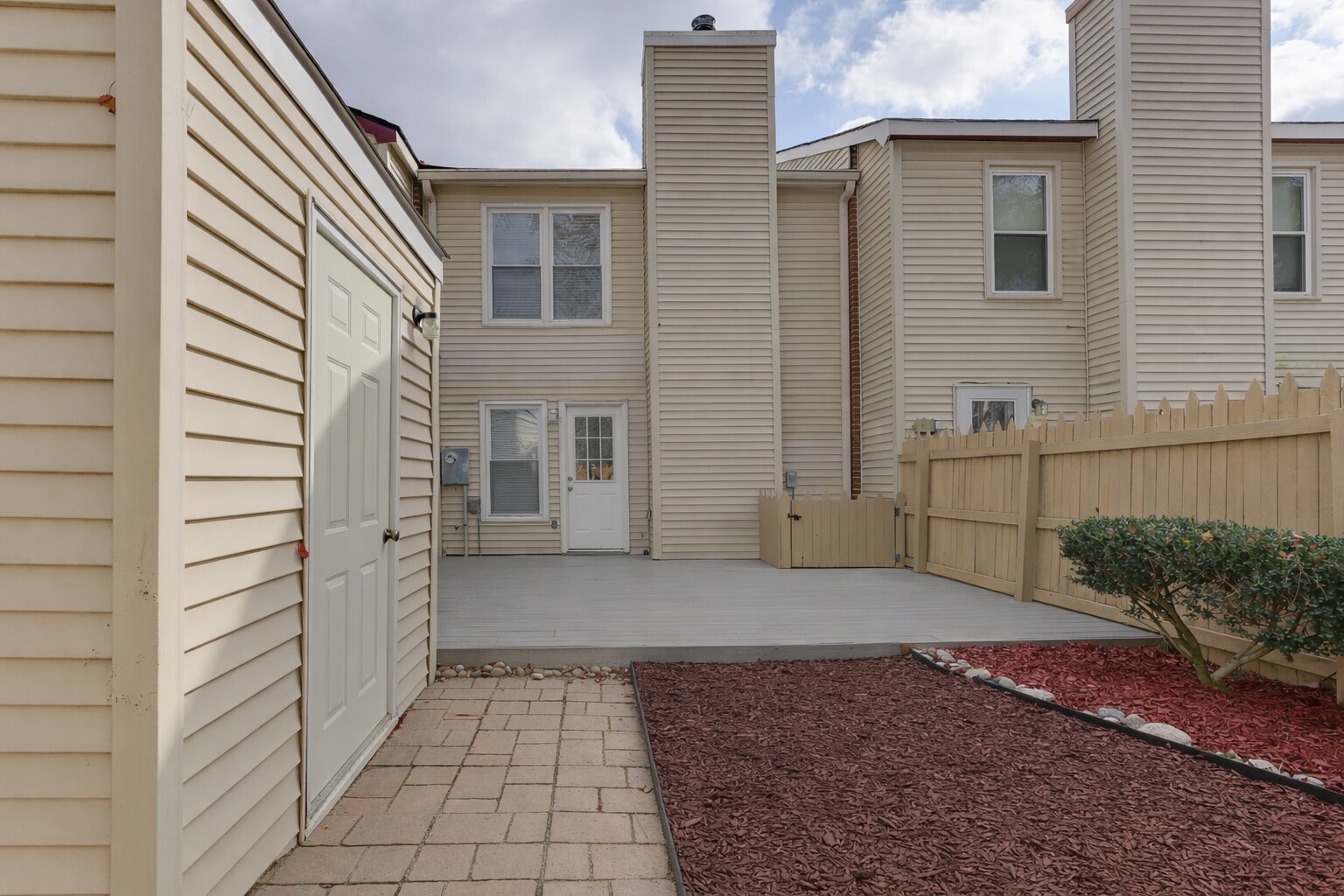 Building Photo - 425 Rennie Ct