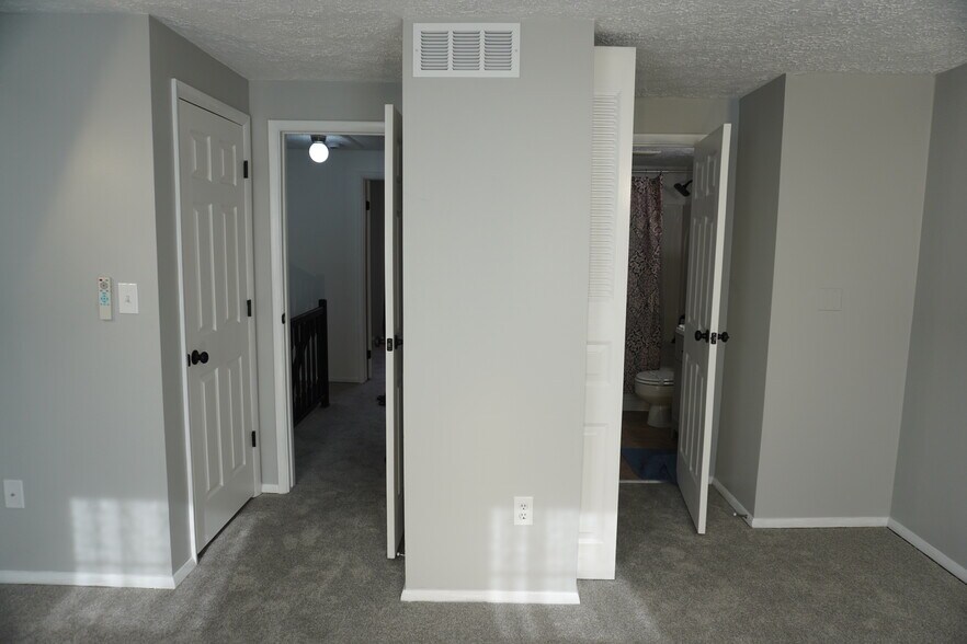 Building Photo - 25 Stillwood Cir