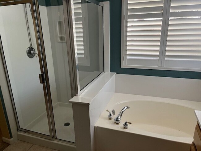 Building Photo - Desirable 3 bedroom 2 bath Home in Roseville