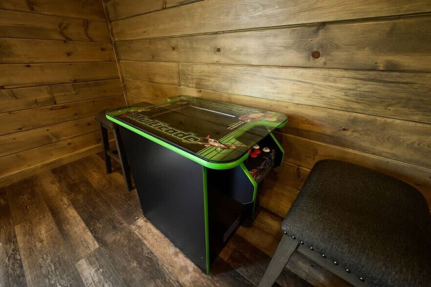 Building Photo - 2609 Stonebrook Dr