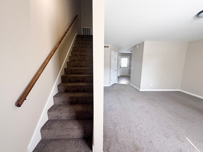 Building Photo - 42 Eastgate Cir