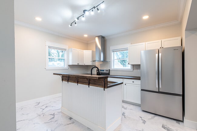 Building Photo - 1287 E Harper Ave