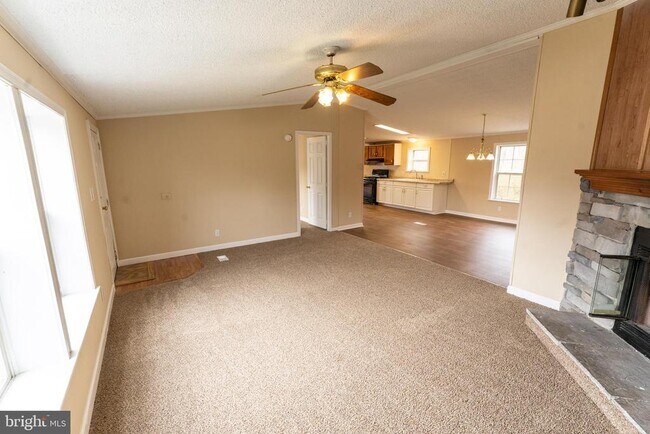 Building Photo - 1205 W 6th St