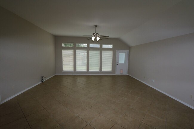 Building Photo - 2531 Llano Springs Dr