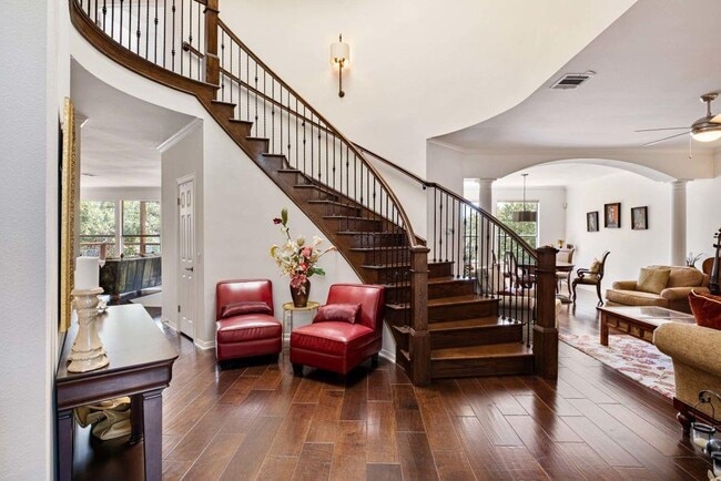 Building Photo - 5511 Courtyard Dr