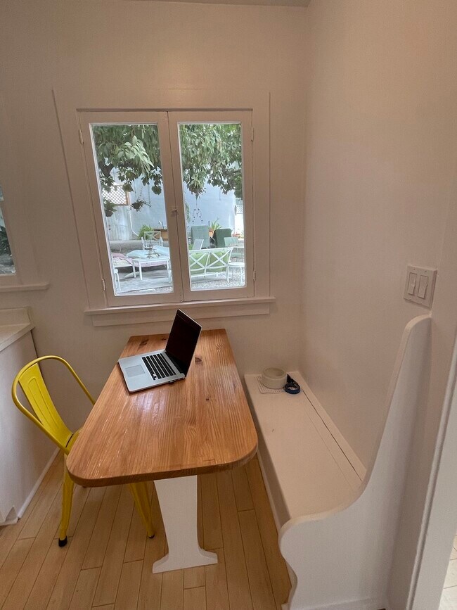 Breakfast Nook - 1223 N Orange Grove Ave