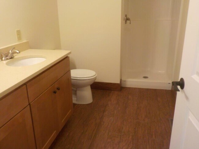 Building Photo - Spacious 3-Bed, 3.5-Bath Townhouse on East...
