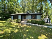 Building Photo - Charming Three-Bedroom in Haw Creek