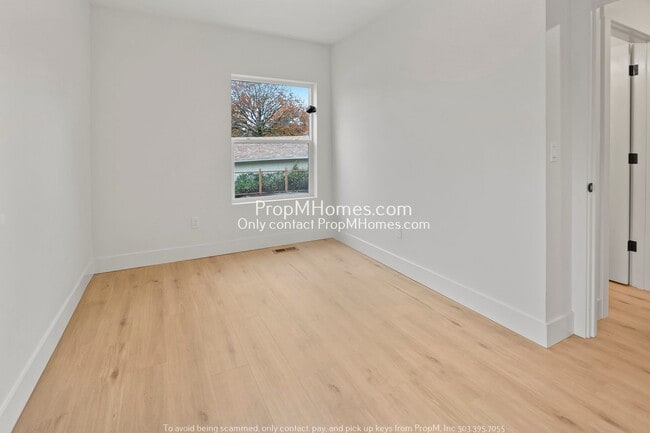 Building Photo - 4704 NE 95th Ave