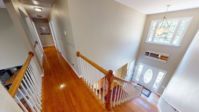 Building Photo - 5 Bedrooms with Golf Course Views in Carol...