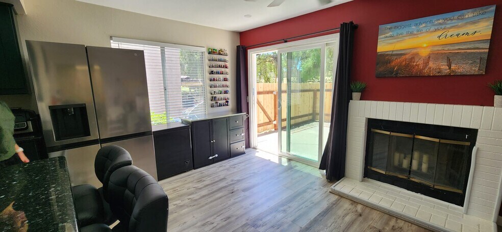 Building Photo - 2091 Manzana Way