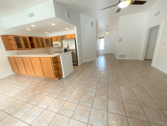 Building Photo - Foothills Location - 3 Bedroom 2 bath on cul-de-sac with Sparkling pool
