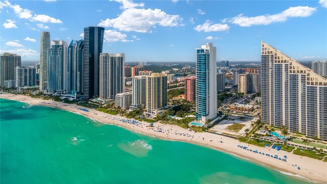 Building Photo - 17555 Collins Ave