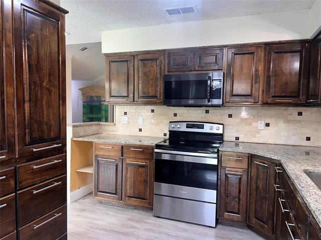 Building Photo - 1005 Bass Dr