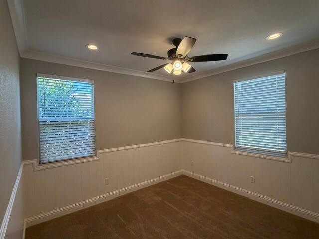 Building Photo - Gorgeous 3 Bedroom 3 Bathroom Plus Loft Area Home