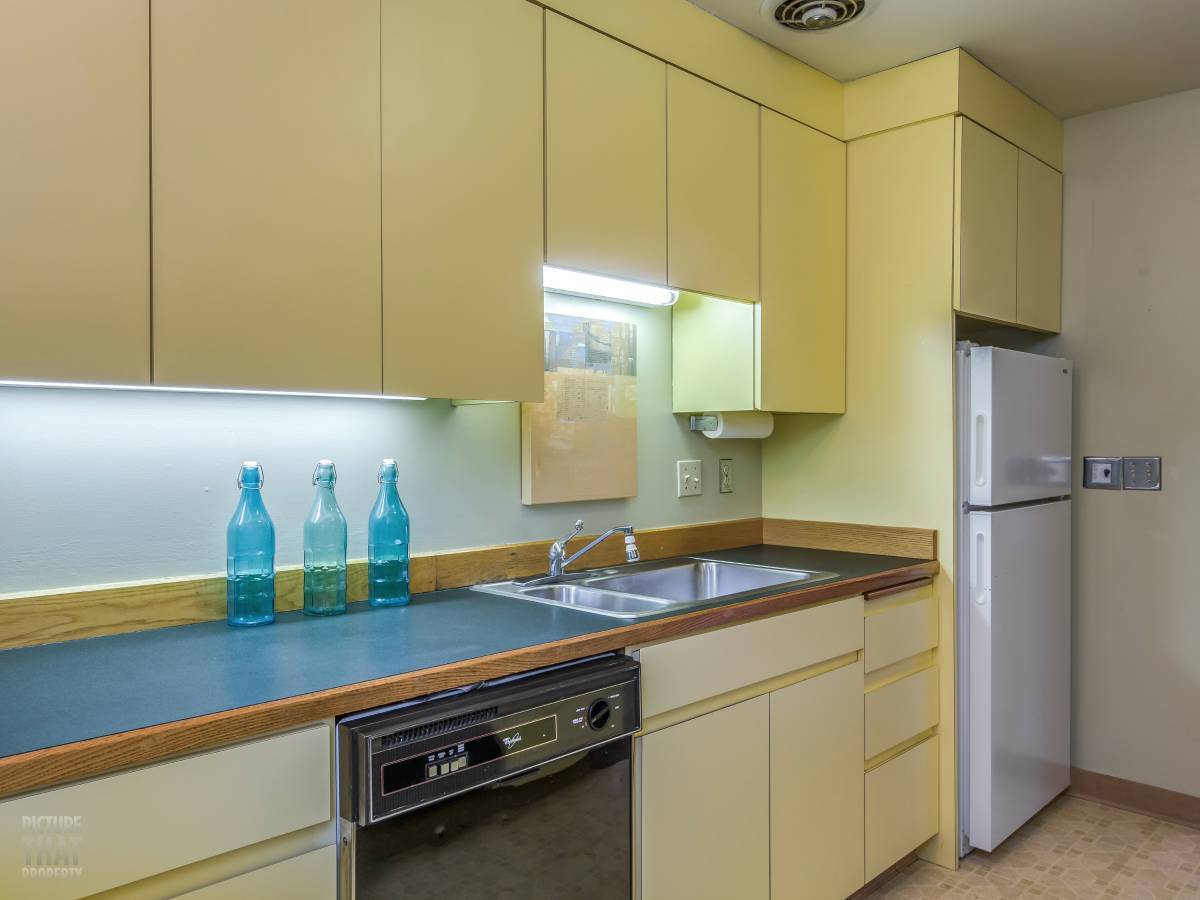 Kitchen - 2741 SE 32nd Ave