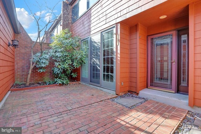 Building Photo - 2 Coldwater Ct