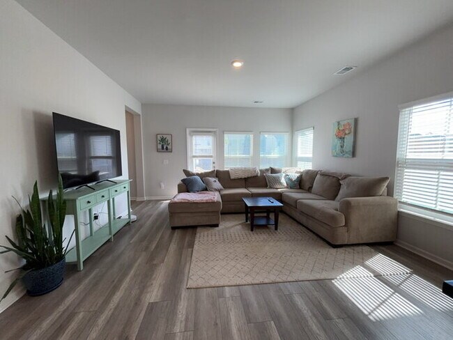 Building Photo - 135 Wood Sage Run