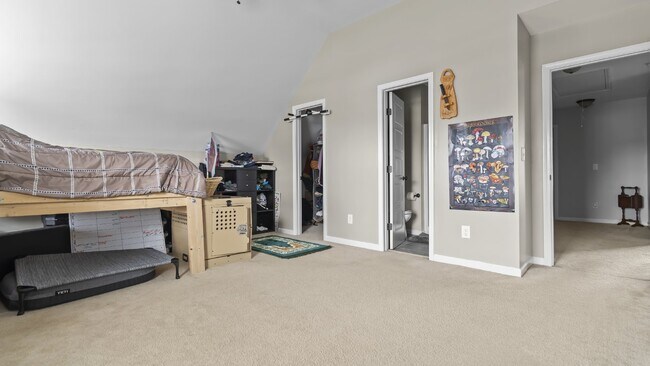 Building Photo - Towne Pointe