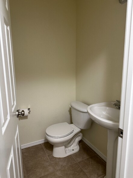 Building Photo - 398 Cassidy Dr E
