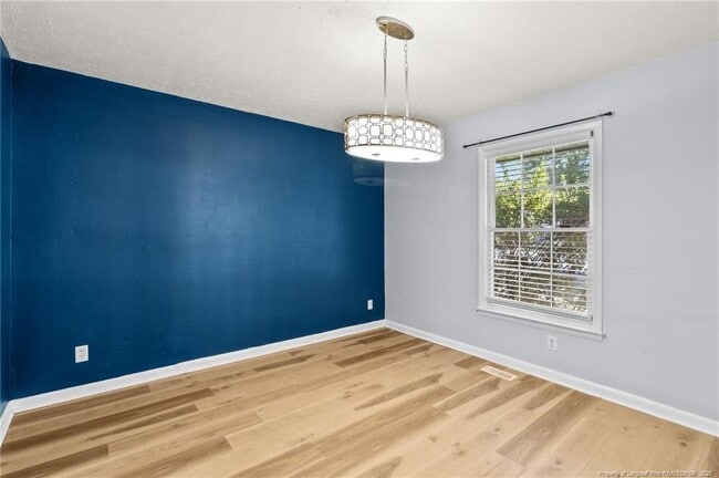 Building Photo - 1302 Kienast Dr