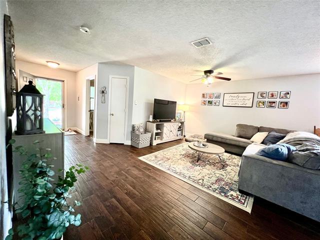 Building Photo - 1116 Willow Tree Dr