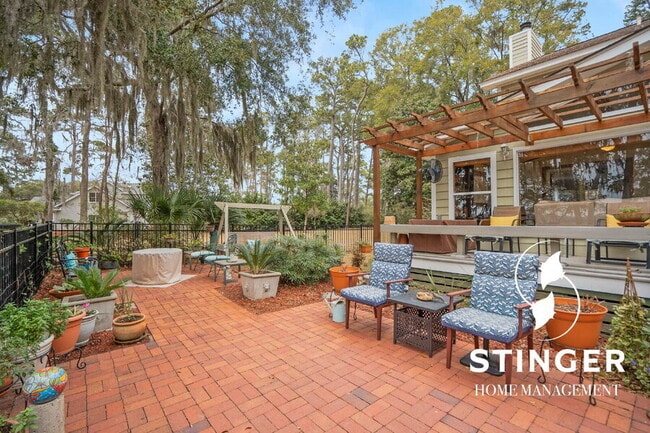 Building Photo - 1808 Lenora Dr