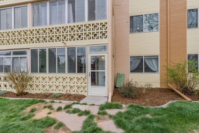 Building Photo - 650 S Clinton St