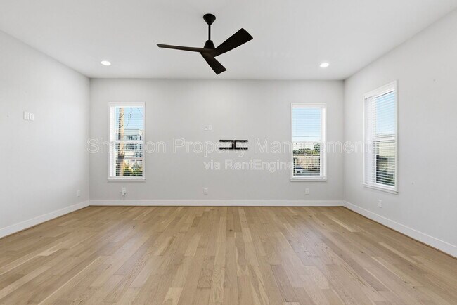 Building Photo - 2204 Lou Ellen Ln