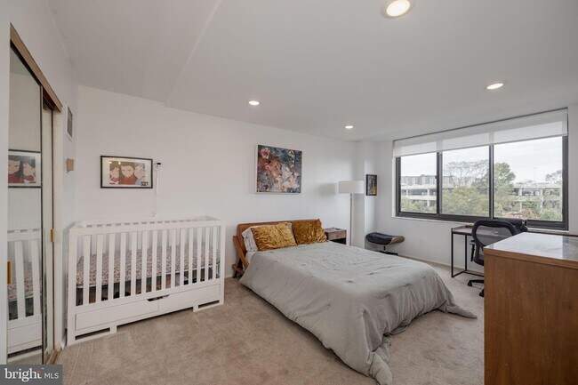 Building Photo - 5500 Holmes Run Pkwy