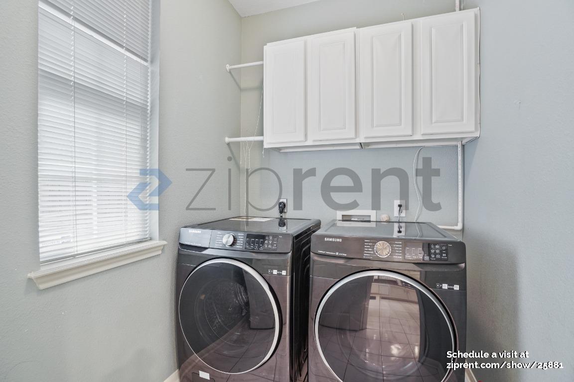Building Photo - Unit