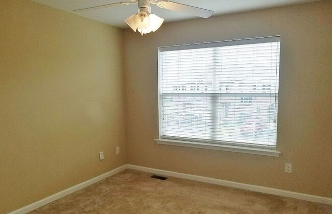 Building Photo - Spacious 3-Bedroom Townhome in Laurel Fiel...
