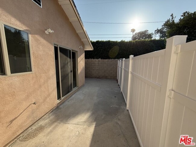 Building Photo - 5103 Longridge Ave