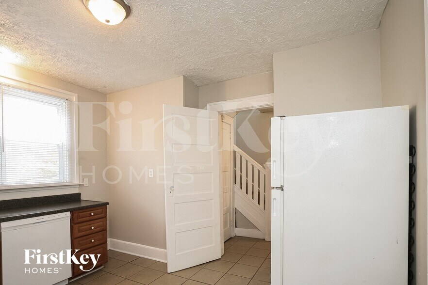 Building Photo - 626 E 25th St