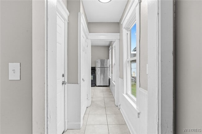 Building Photo - 2342 Seneca St