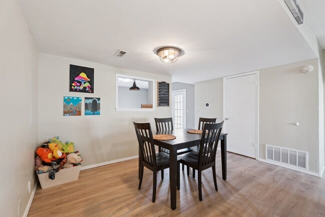 Building Photo - 9605 Hefner Village Blvd