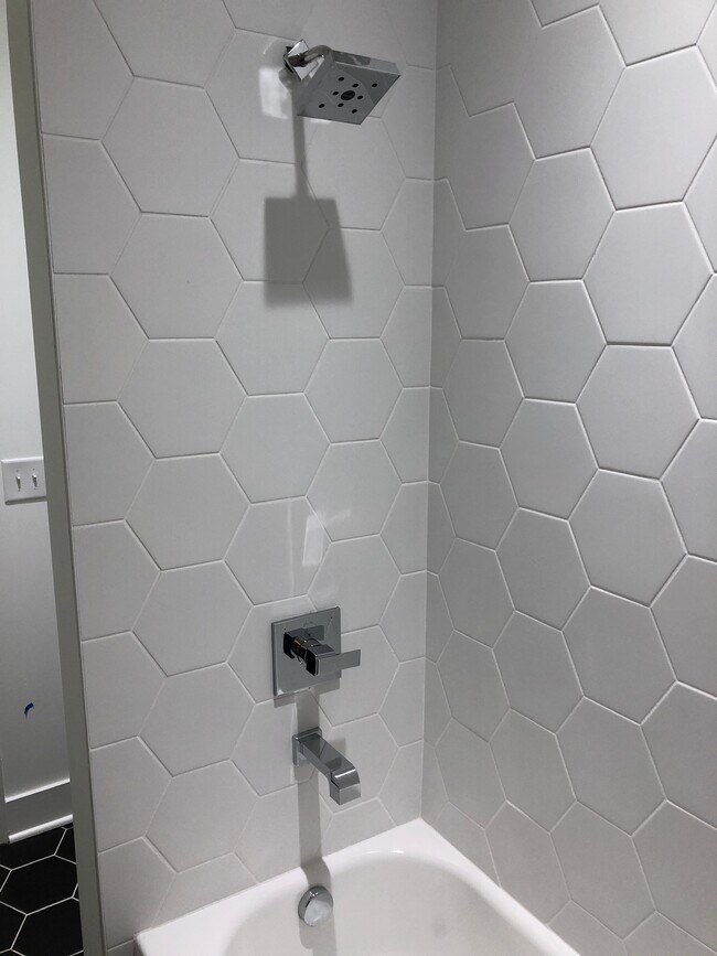 Building Photo - 924 Caruthers Ave