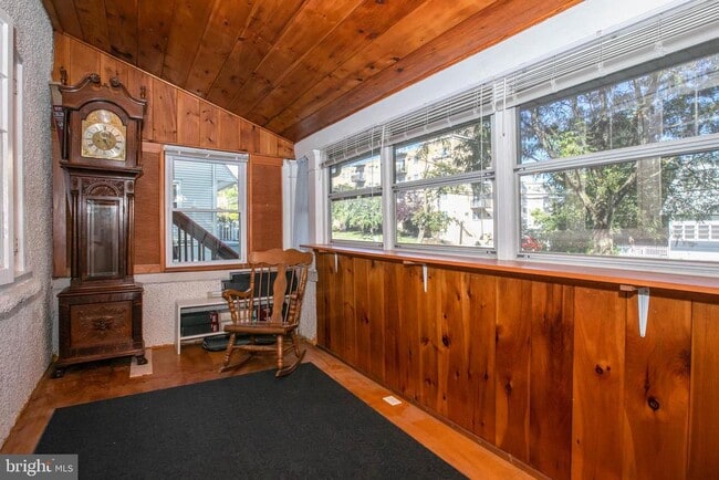 Building Photo - 20 E Merchant St