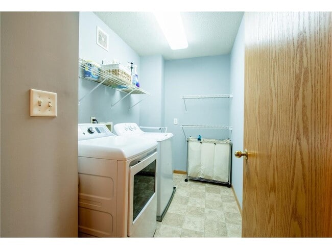 Building Photo - 5724 4th St NE