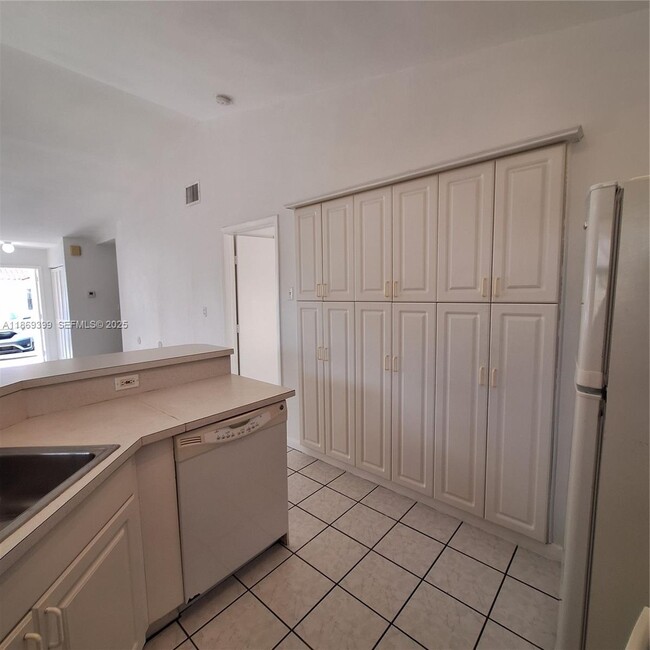 Building Photo - 3214 San Remo Cir