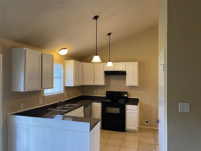 Building Photo - 623 Old Colony Dr