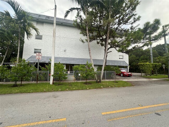 Building Photo - 12290 NE 11th Ct